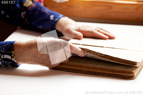 Image of Elderly Reading