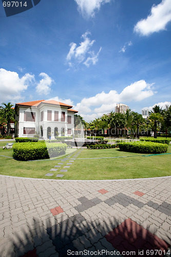 Image of White Colonial Building