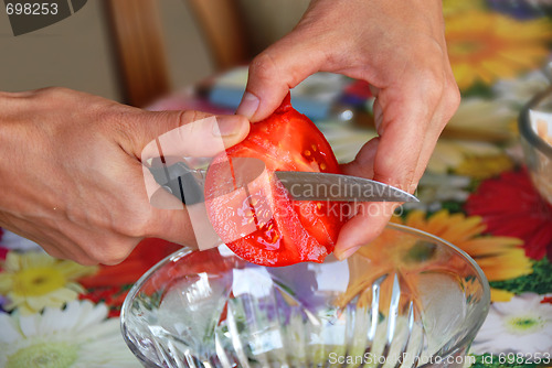 Image of Cutting tomato