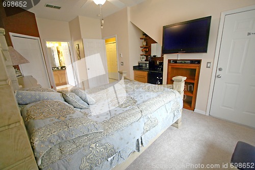 Image of Queen Master Bedroom