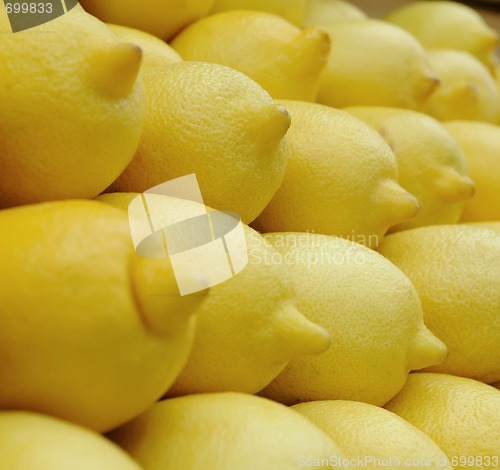 Image of heap of yellow lemons