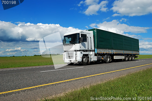 Image of white lorry with green trailer