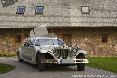 Image of Limousine at homestead 2