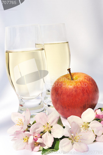 Image of Cider and apple - still-life