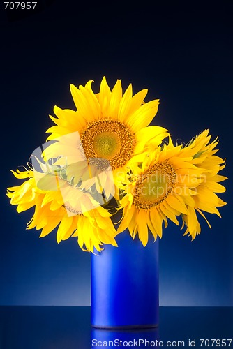 Image of bouquet of sunflowers in a blue vase