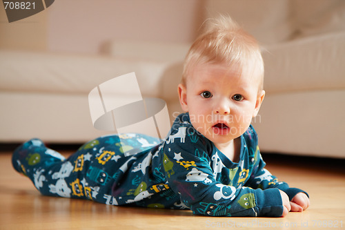 Image of 6 mobth old baby crawling on floor at home