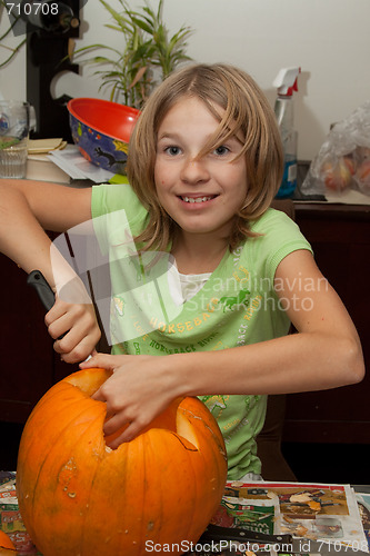 Image of Carving pumpkin