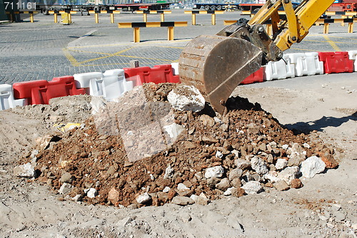 Image of Caterpillar digging at a construction site