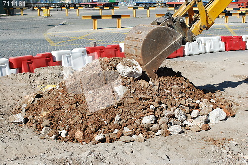 Image of Caterpillar digging at a construction site