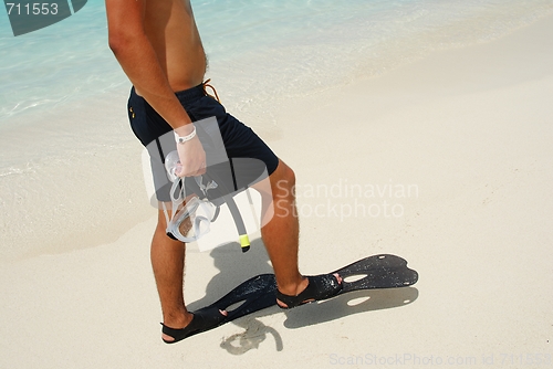 Image of Young man ready to go snorkeling