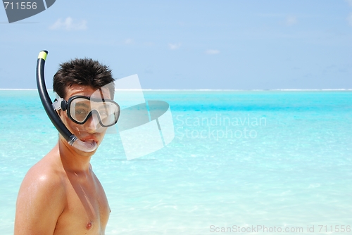 Image of Young man ready to go snorkeling (blue ocean background)