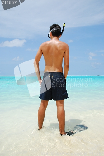 Image of Young man ready to go snorkeling