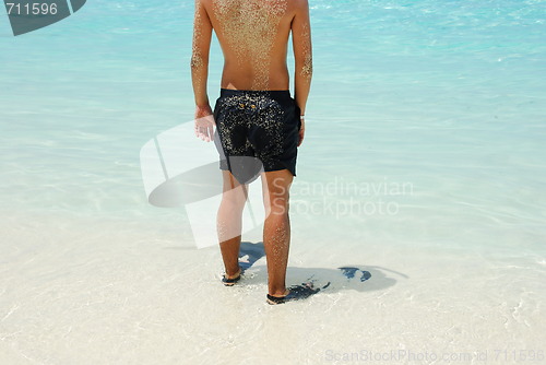 Image of Young man ready to go snorkeling