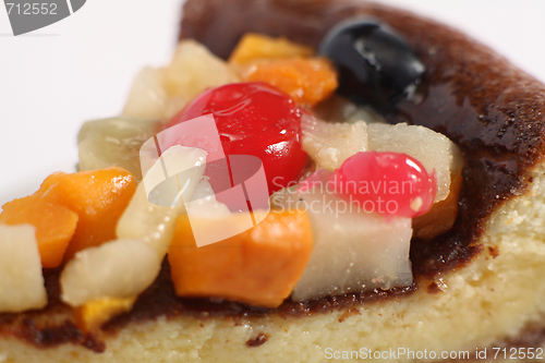 Image of Fruit topped sponge cake macro