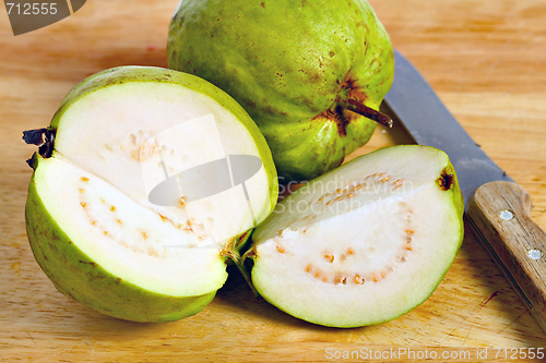 Image of Guava fruit cut open