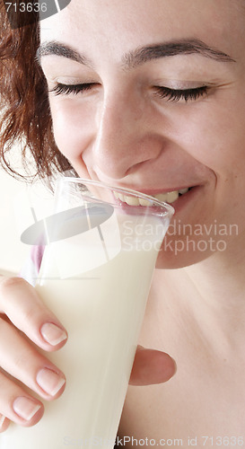 Image of Young people eating milk with cereals