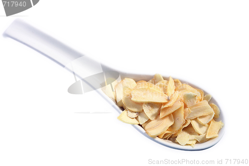Image of Garlic slices on a spoon