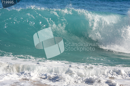 Image of Dramatic Shorebreak Wave