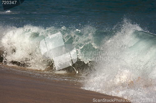 Image of Dramatic Shorebreak Wave