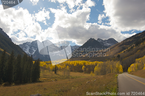 Image of Road to Maroon Bells and Maroon Lake