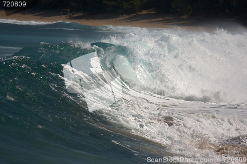 Image of Dramatic Shorebreak Wave