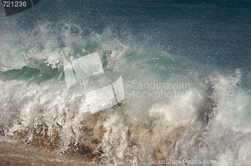 Image of Dramatic Shorebreak Wave