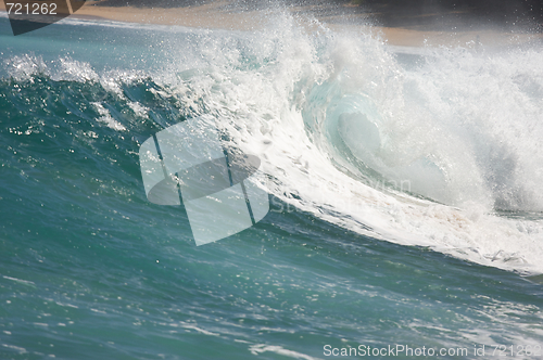 Image of Dramatic Shorebreak Wave