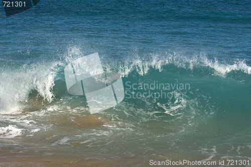 Image of Dramatic Shorebreak Wave