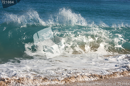 Image of Dramatic Shorebreak Wave