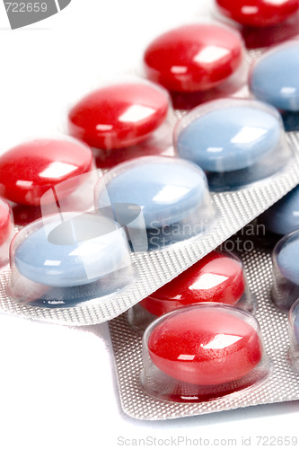 Image of red and blue pills in plastic blister