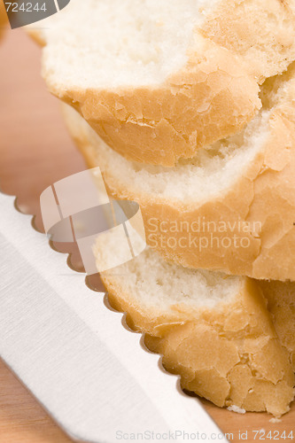 Image of baguette and knife