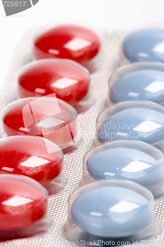 Image of red and blue pills 