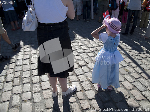 Image of Crowd waiting for the Queen