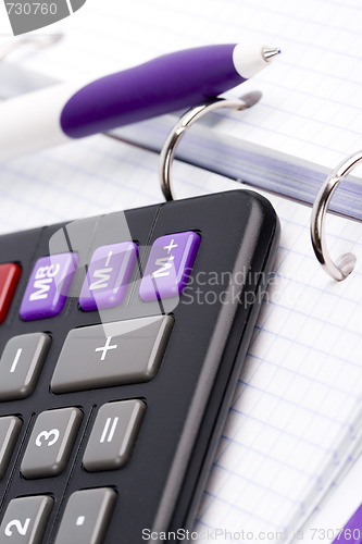 Image of organizer, pen and calculator