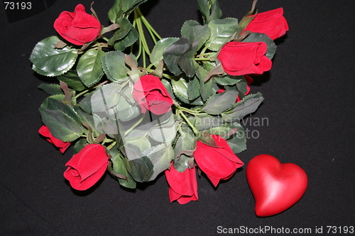Image of Red roses, red heart