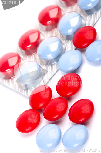 Image of red and blue pills 