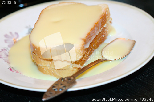 Image of bread on plate