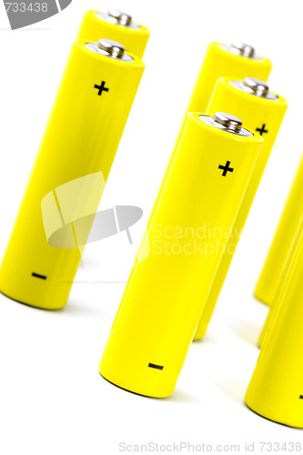 Image of yellow alkaline batteri