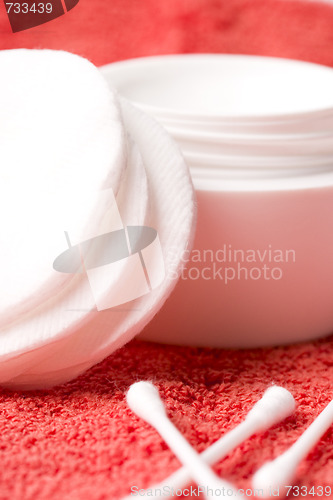 Image of cotton pads and facial creme