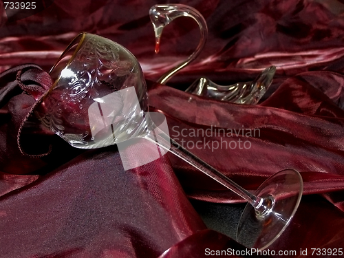 Image of tissue, cut-glass and swan