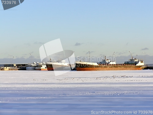 Image of ships on the ice