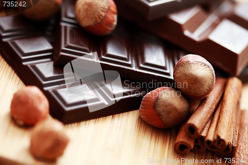 Image of chocolate with hazelnuts and cinnamon