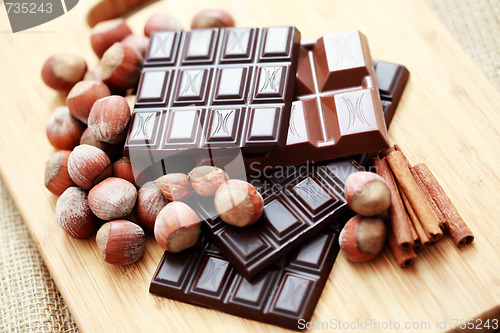 Image of chocolate with hazelnuts and cinnamon
