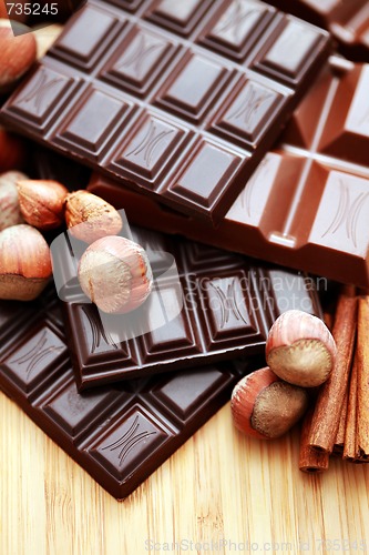 Image of chocolate with hazelnuts and cinnamon