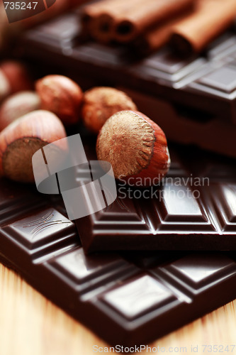 Image of chocolate with hazelnuts and cinnamon