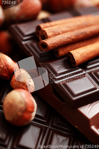 Image of chocolate with hazelnuts and cinnamon