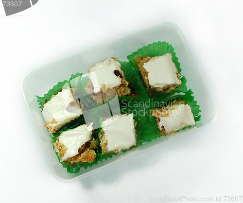 Image of six mini carrot cakes topped with icing