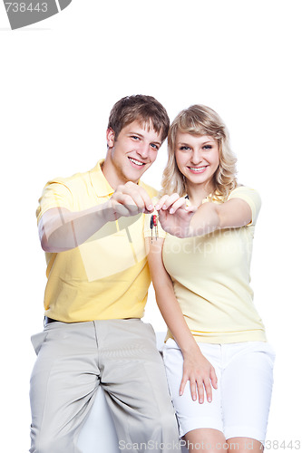 Image of Young couple holding a set of keys