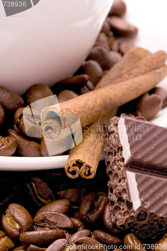 Image of cinnamon, beans and black chocolate