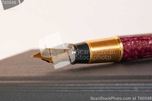 Image of Fountain pen and notepad